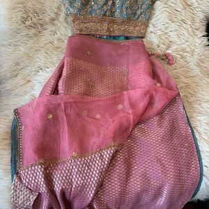 Beautiful met Saree in grey contrast super cute